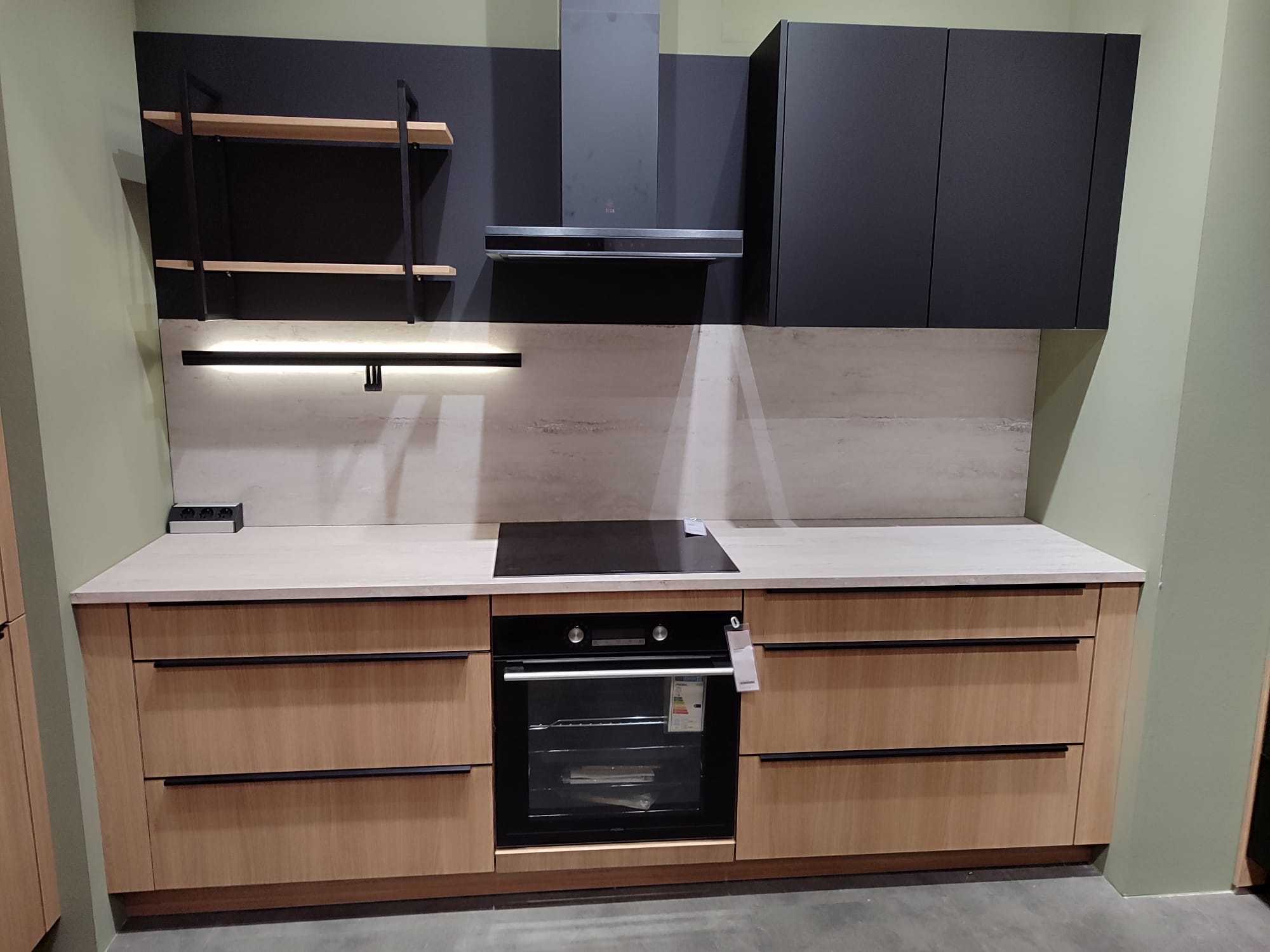 Realizace montáže kuchyně – ukázka práce 1